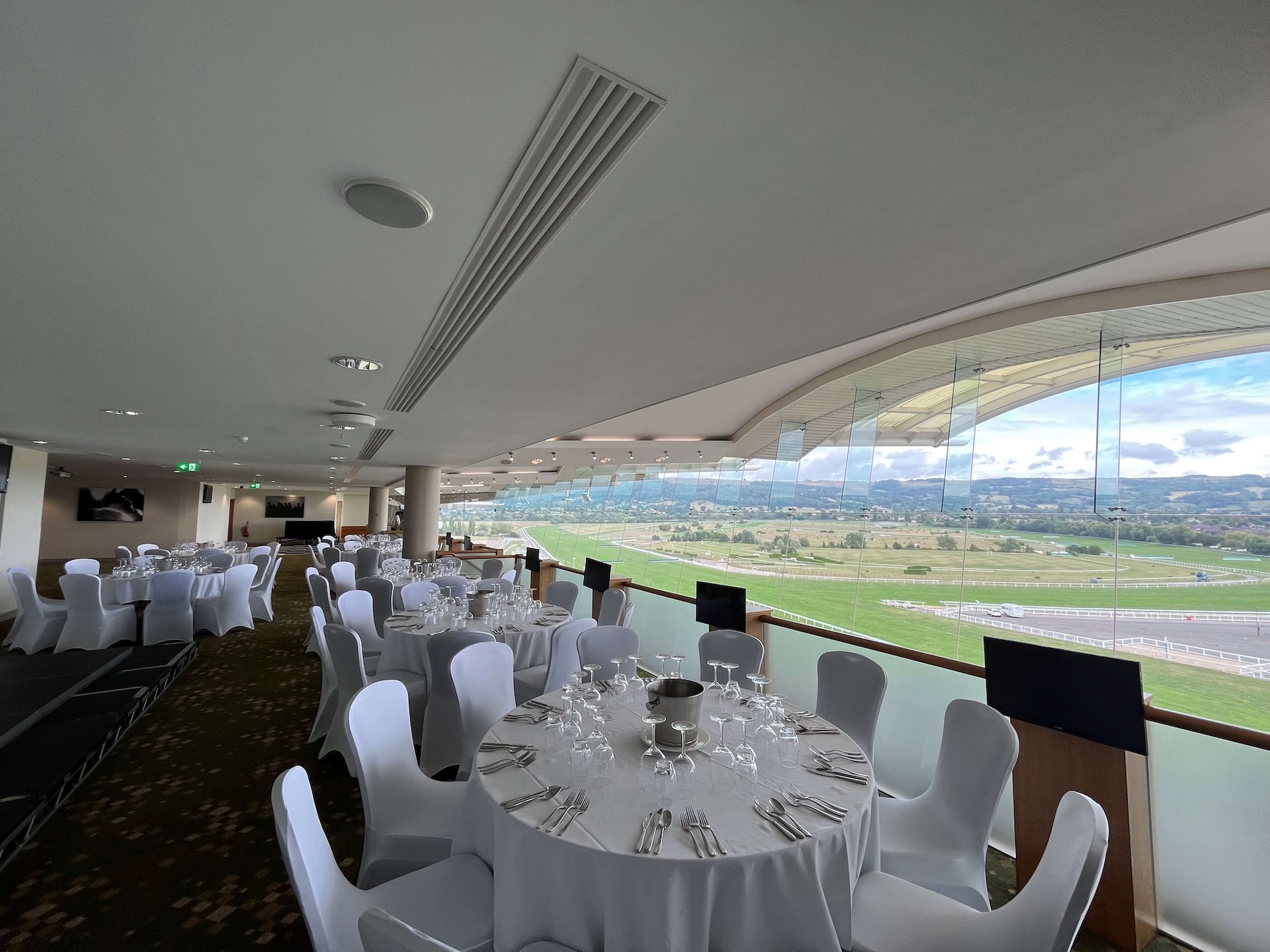 Panoraimc, White linen and view..jpg